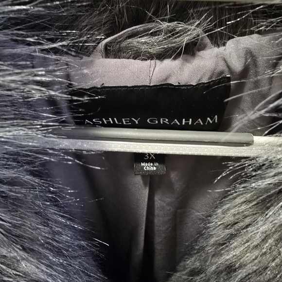 Ashley Graham Silver-Gray Faux Fur Short Coat - 3x - Free Shipping - Picture 4 of 7